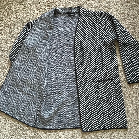 Fortune + Ivy Black and White Chevron Open Long Cardigan - Picture 2 of 3